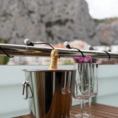 Apartman Lucky Omis